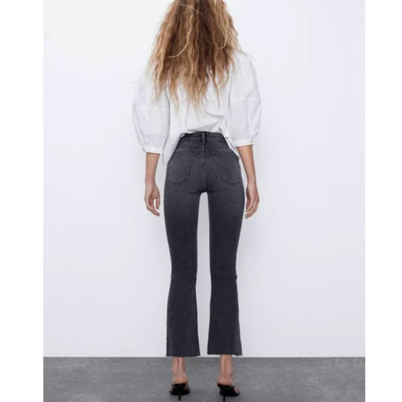 NWOT - Zara midrise grey cropped flared jeans - Picture 2 of 3